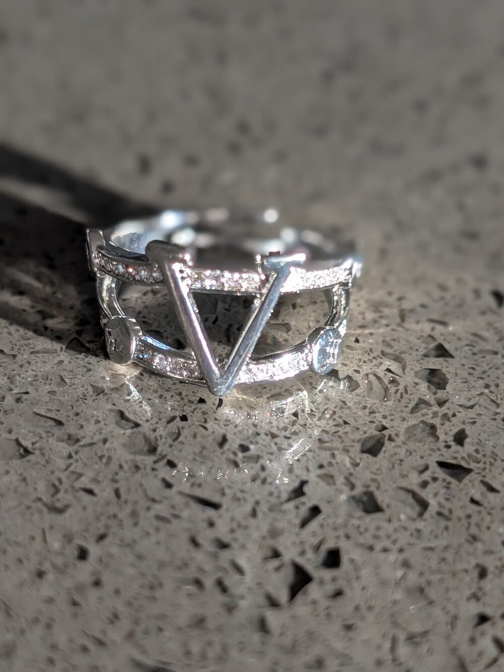 Sterling Silver V-Accent CZ Women's Ring in Silver Nwot V STYLE